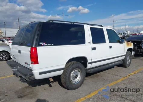 1997 GMC Suburban 2500 Sl z USA, uszkodzony, nr VIN 3GKGC26J2VG527496